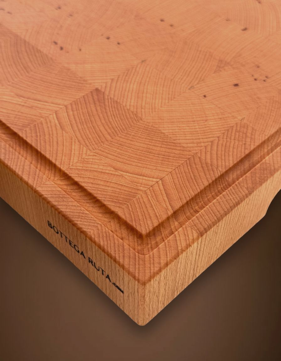 tagliere da cucina professionale in legno di faggio con canalina raccogli liquidi e piedi antiscivolo