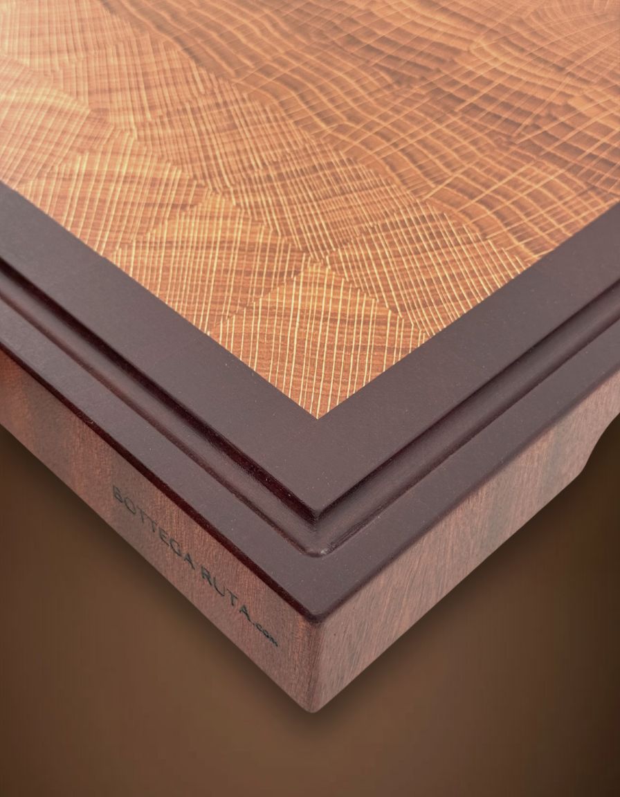 tagliere da cucina professionale in legno di mogano e rovere con canalina raccogli liquidi e piedi antiscivolo